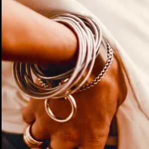 Bangles ROSEGOLD GUITAR STRING 5 stack of Bracelets. nwt nip